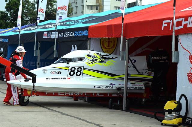 F1赛车技术流变：那些改变比赛的革新（战术执教视角）